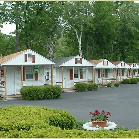 Seven Dwarfs Cabins - White Cabin Lake George Exterior foto