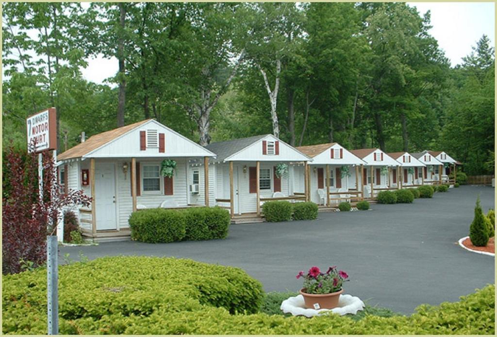 Seven Dwarfs Cabins - White Cabin Lake George Exterior foto