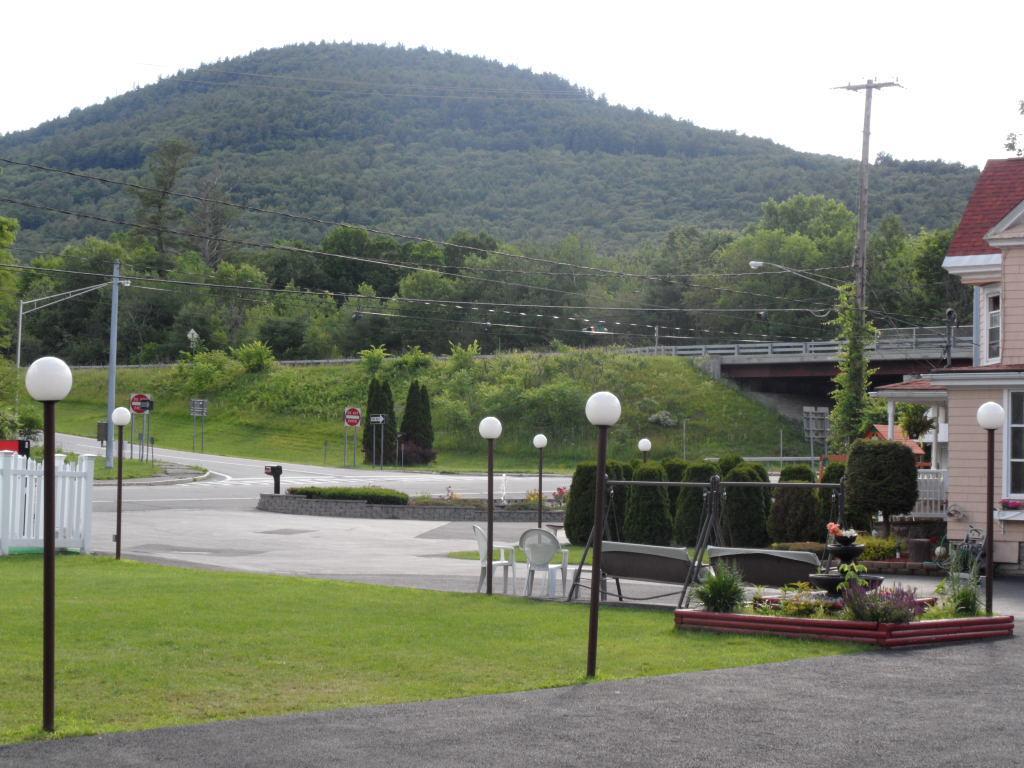 Seven Dwarfs Cabins - White Cabin Lake George Exterior foto